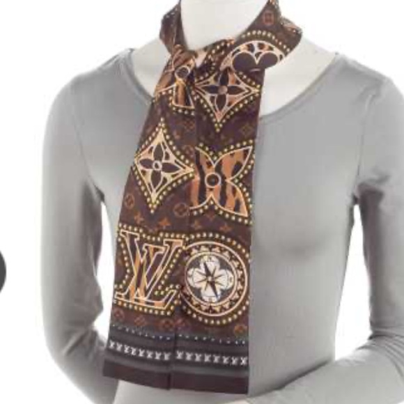 Louis Vuitton Silk Scarf Bandeau LV World Maroon New - Picture 12 of 15